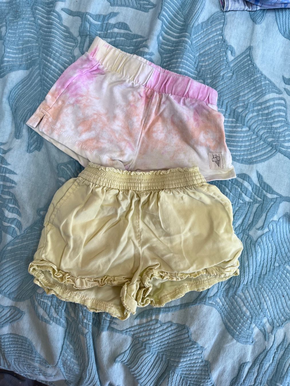 Hosen: 2x Shorts, Größe 104 – Gebraucht aus Umiken von deb_57xk 1