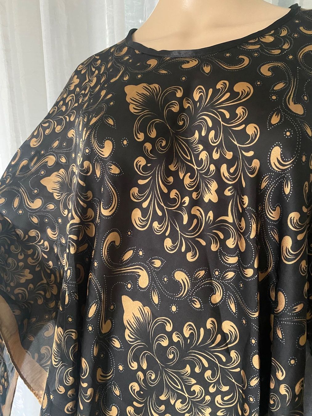 Blusen: edler/stylischer Blusen-Poncho,Silk-Feeling,1 Size – Neu und originalverpackt aus Winkel von ferrari2022 7