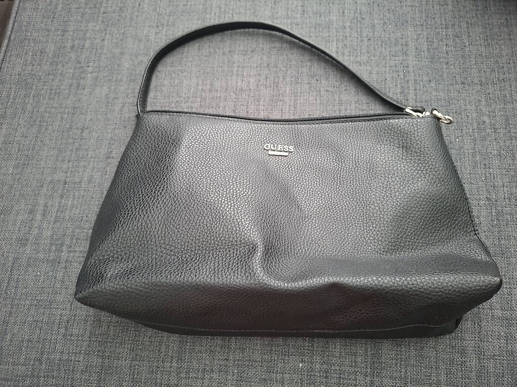 Taschen für Damen: Guess Tasche Schwarz – Gebraucht aus Wilderswil von syr_gb6w