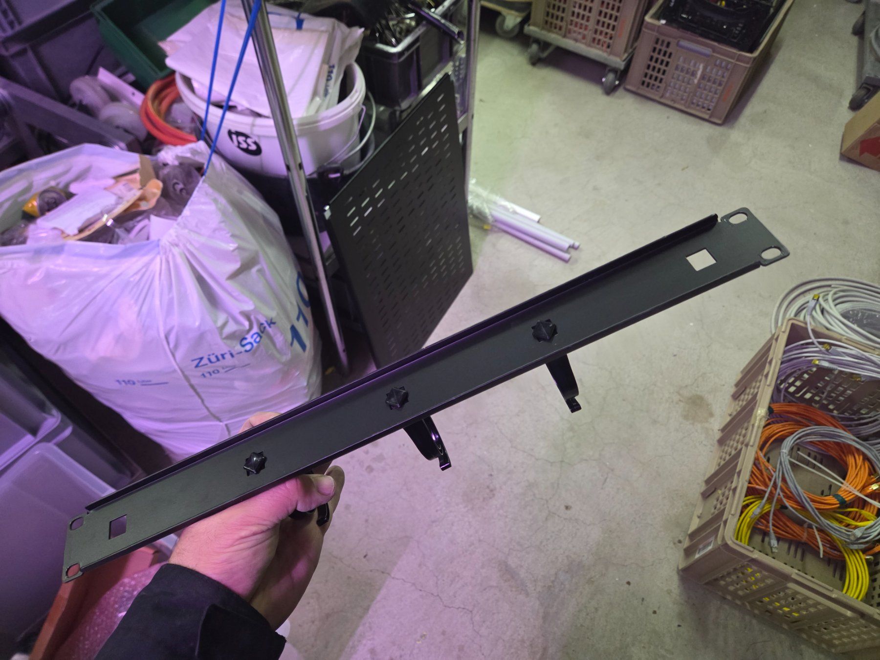 Racks & Cavalletti: Kabelführung 19" Rangierpanel Kabelführungspanel – Usato da Zürich venduto da Alibaba1234 3