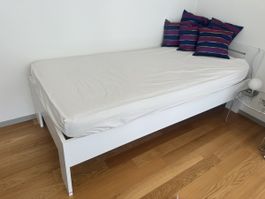 Bettgestell mit Lattenrost und Matratze 90x200cm weiss guter
