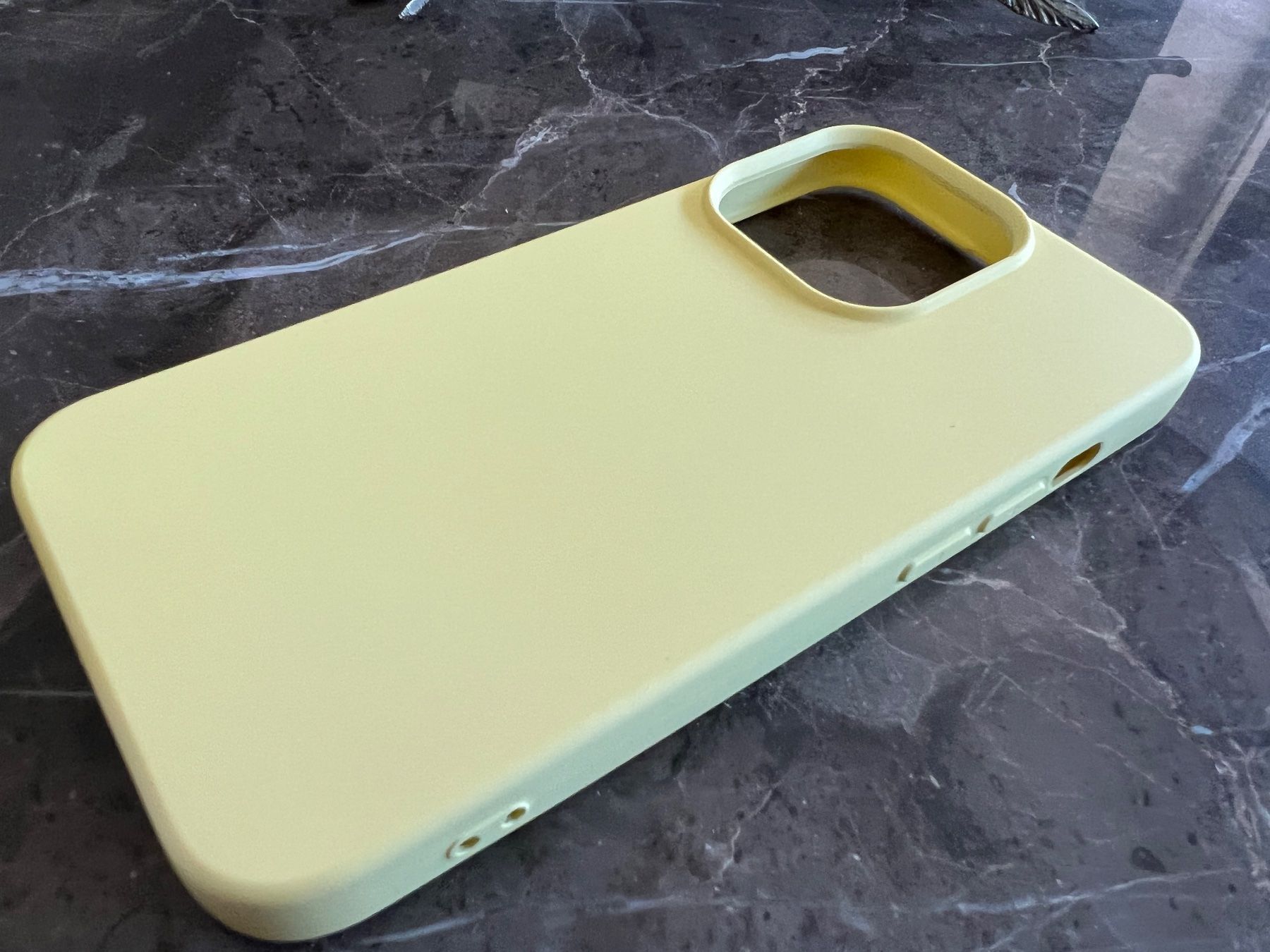 Apple Handys / Smartphones: Zitronengelbe IPhone 13 Pro Hülle – Neu (gemäss Beschreibung) aus Altendorf von wqv_97 2