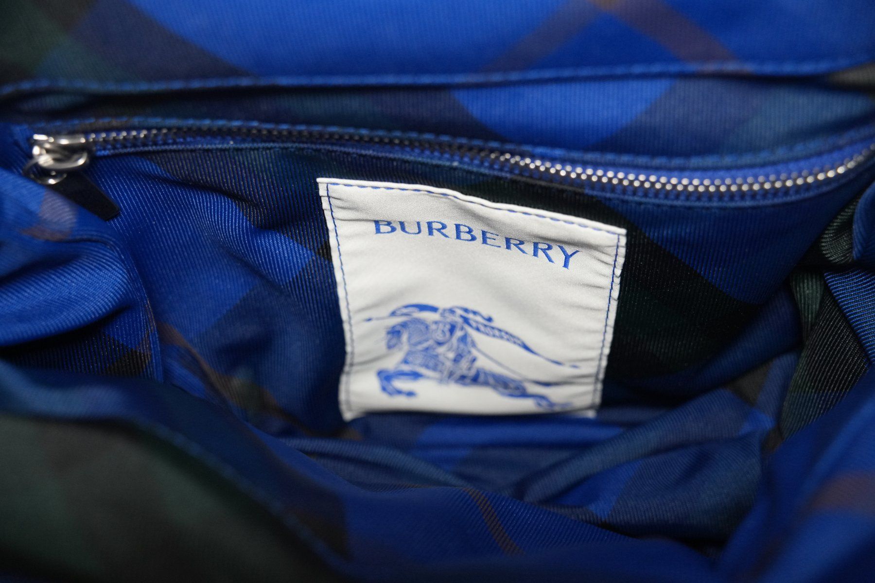 Burberry Borse: Burberry Pillow Bag – Nuovo (secondo la descrizione) da Neuchâtel venduto da yan_lq56 5