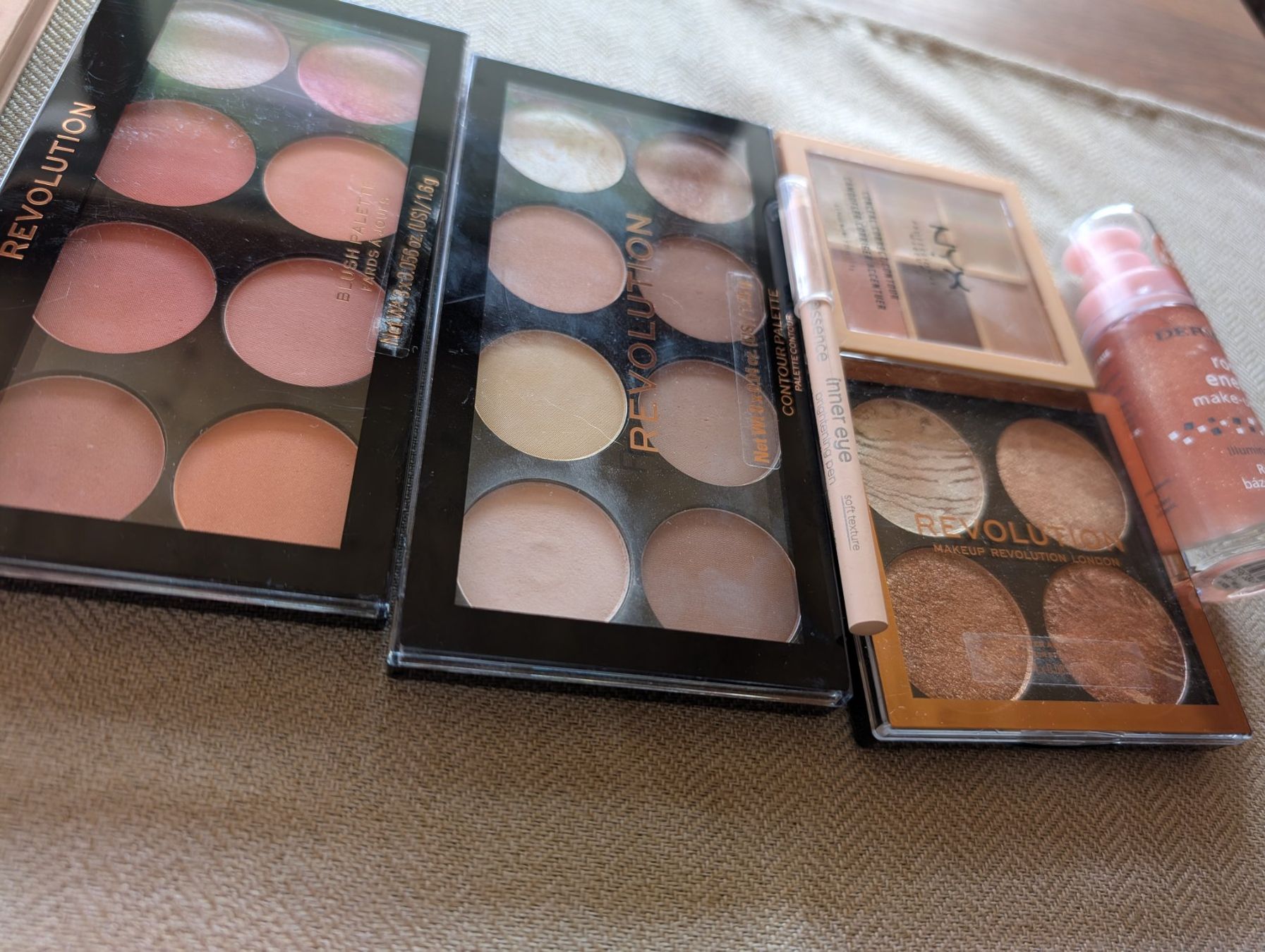 Make-up: Jeffree Lidschatten Palette & Make-up Paket Set – Gebraucht aus Thun von and_j2bq 3
