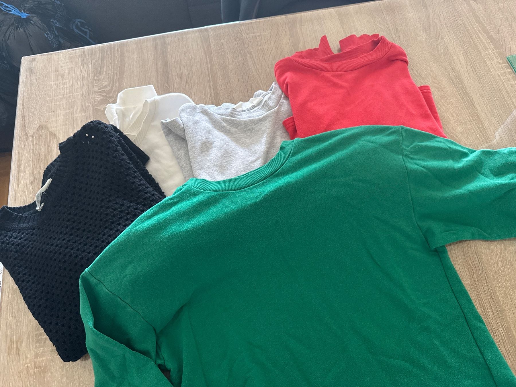 H&M Lotti & Set di vestiti: Mädchen Pullover – Usato da birsfelden venduto da Giuseppe70 1