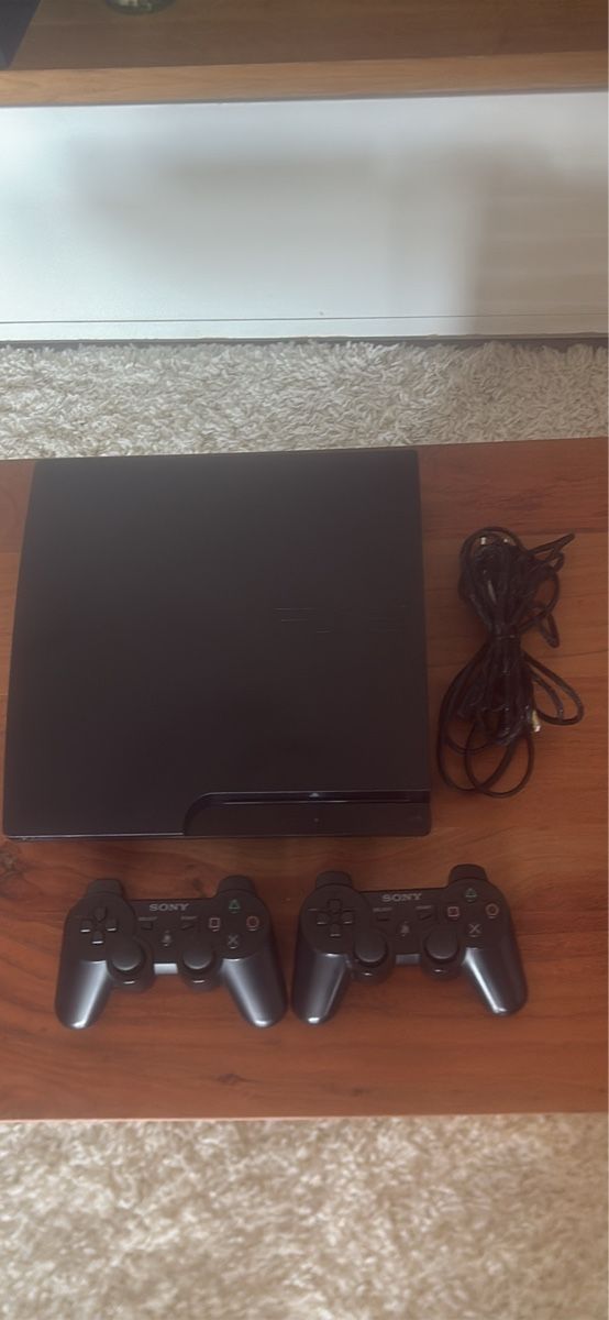 Sony Konsolen: Console PlayStation 3 avec 2 manettes occasion – Gebraucht aus Mézières FR von kod_kp5z