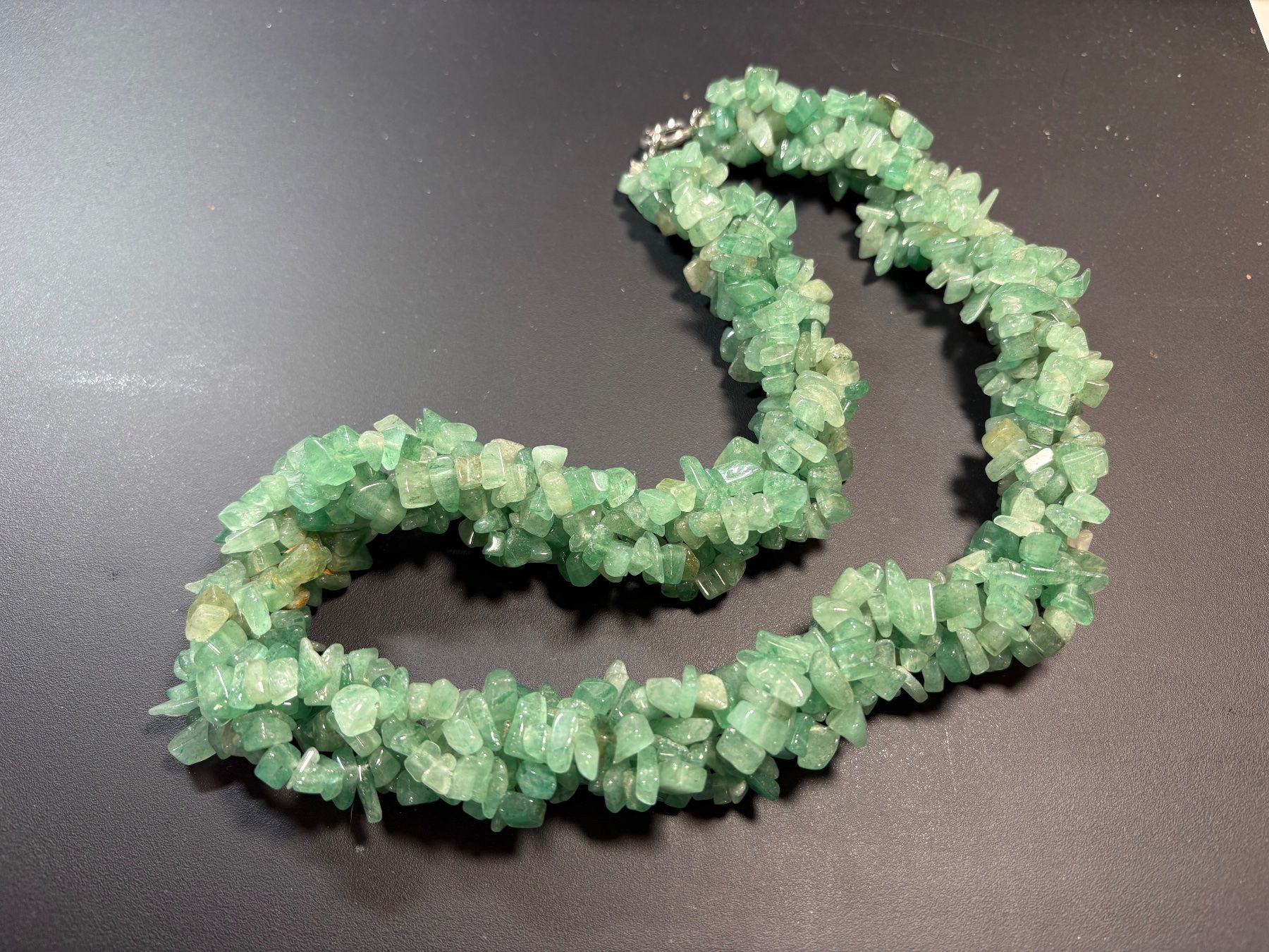 Catenine: Wunderbare Jade Nefrit Splitterkette 58 cm Lang – Usato da St. Peterzell venduto da verena40 5