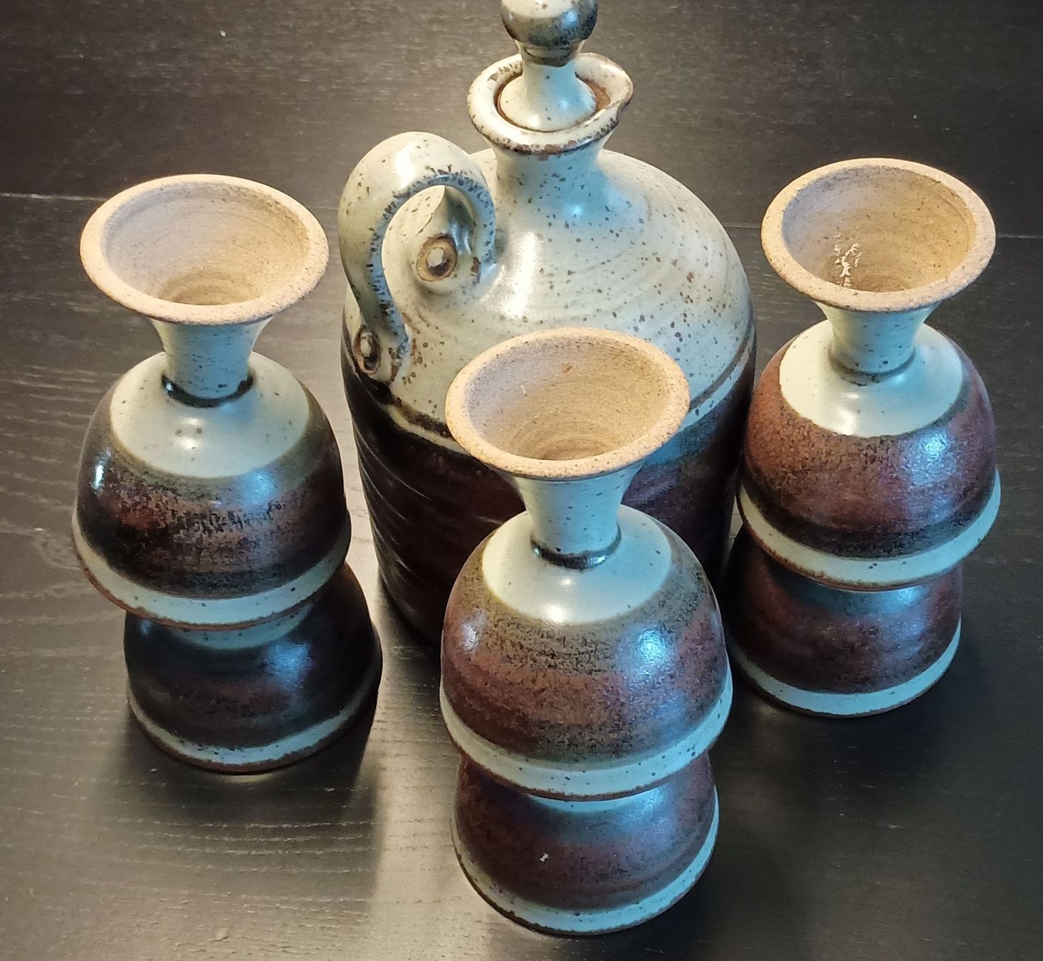 Caraffe: Steingut Karaffe mit 6 Bechern – Usato da Mattstetten venduto da dschroth1992