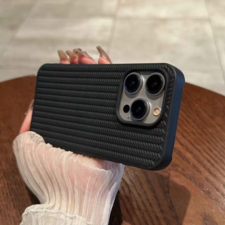 Apple Cover & Protezioni schermo: iPhone 15 Plus Silikon Hülle – Flexibles Schutz Case – Nuovo e nell'imballaggio originale da Suhr venduto da SchnapperCH