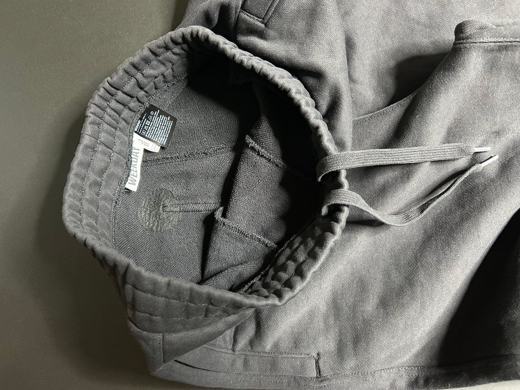 Weekday Pantaloni: WEEKDAY / Sweatpants (Gr. XS-S) – Usato da Dietlikon venduto da Mankai 4