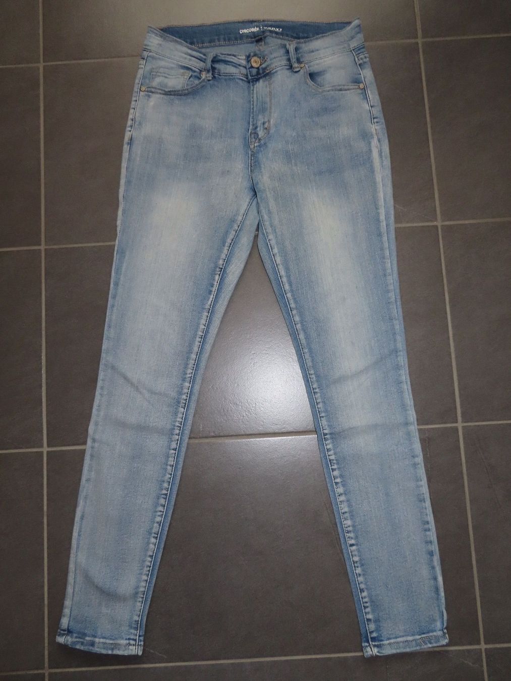 Jeans: Jeans CHICOREE Curvy Gr.36 +++top+++ – Usato da Wallenried venduto da Asyano