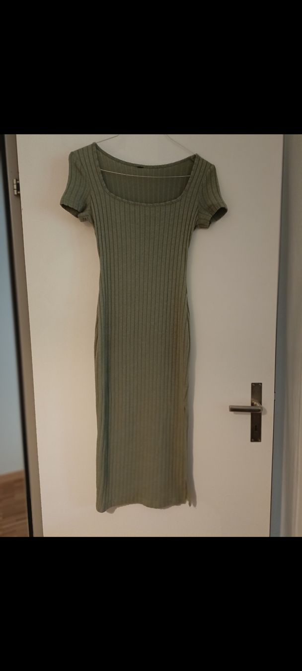 Robes: Rippkleid kurzarm – D'occasion à Bergdietikon par Bico01