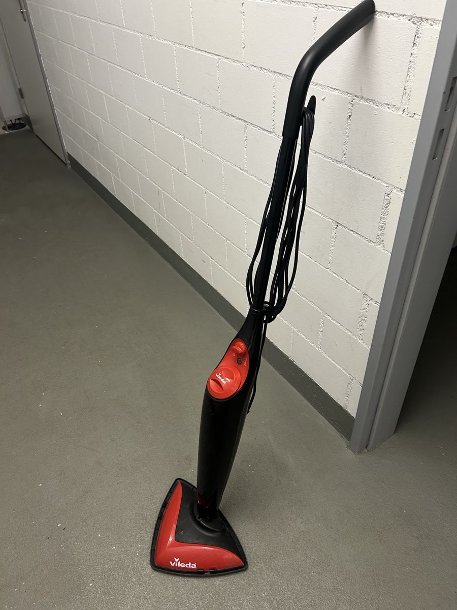 Vileda Nettoyeurs à vapeur: Dampfreiniger Vileda Steam Red – D'occasion à Bremgarten AG par man_n68p