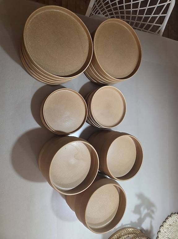 Set di piatti: Ensemble de vaisselle  – Usato da Collombey venduto da rubrub 1