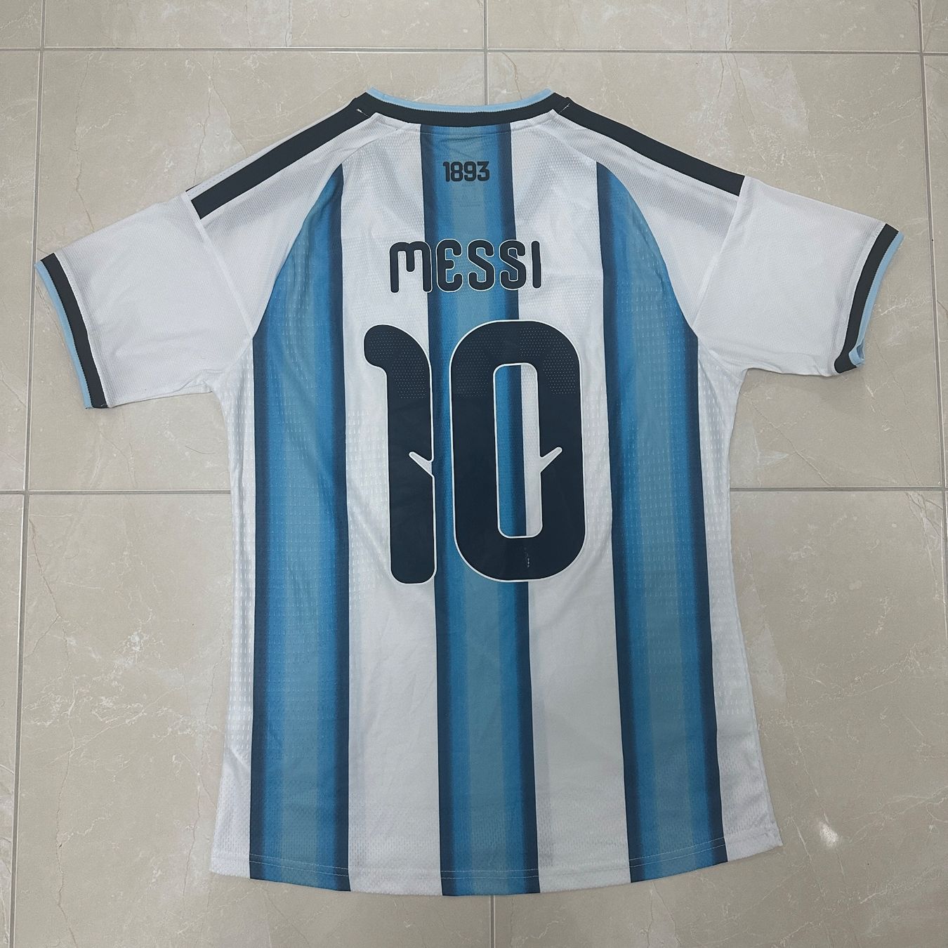 Adidas Leibchen & Hosen: Argentinien Messi Trikot Grösse L – Gebraucht aus Frenkendorf von fab_r7dr 2