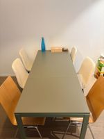 Extendable dining table