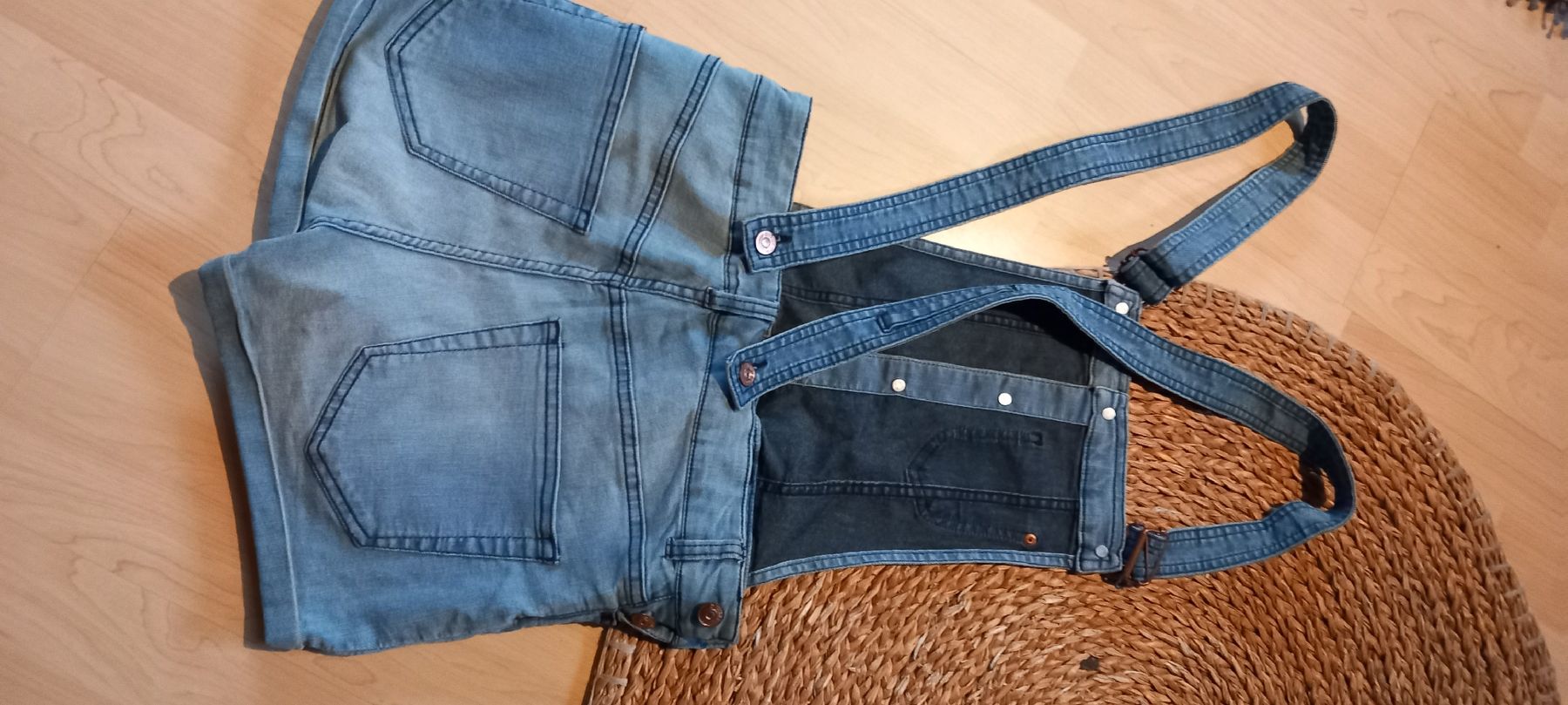 H&M Jeans: Jeanslatzhose Gr.38 Divided – Nuovo (secondo la descrizione) da Rebstein venduto da bestforyou 1