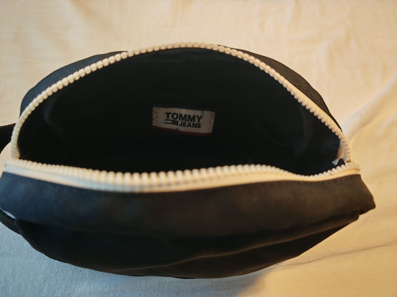 Astucci : Trousse noire Tommy Hilfiger – Usato da Marly venduto da Coraioru 2