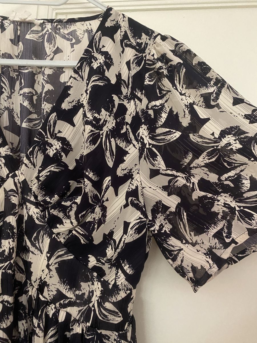 Robes: Robe – Neuf (Voir description) à Fribourg par SimoneA13 1