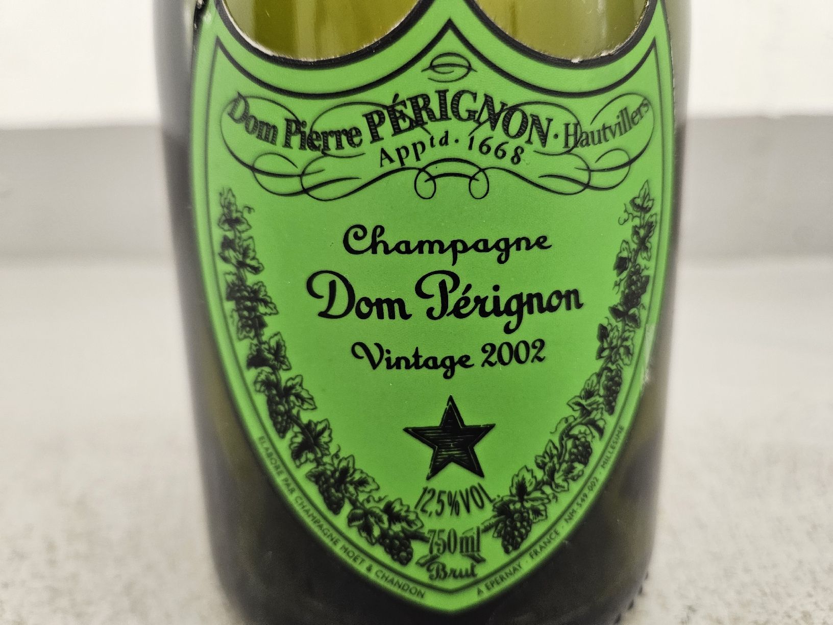 Altro in Stoviglie & Bicchieri: DOM PERRIGNON 2002 - Flasche 0.75l neon – Usato da Wallisellen venduto da ZHU 1