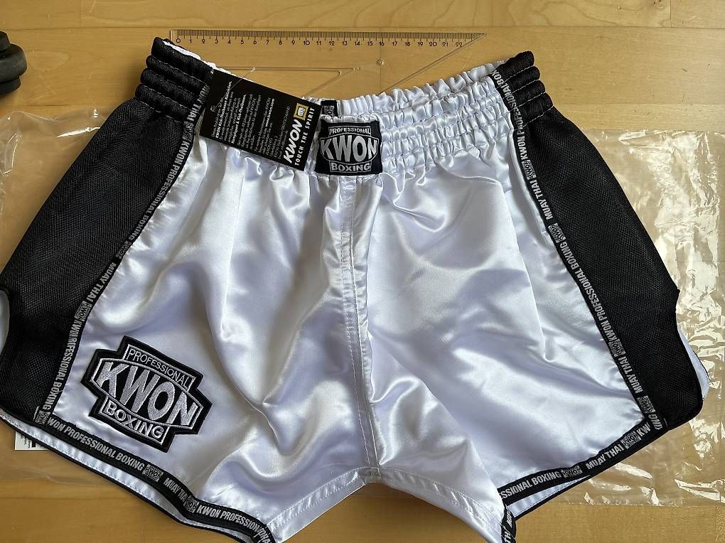 Hosen: KWON Kickbox-Shorts weiss S – Gebraucht aus Küsnacht ZH von didips