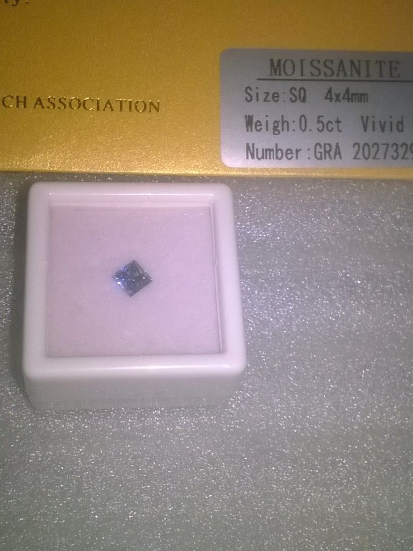 Pierres précieuses: echt diamant ,,moissanite,,0.5ct,,4 eckig,,hellblau – Neuf (Voir description) à Basel par bijoutrie_4 5