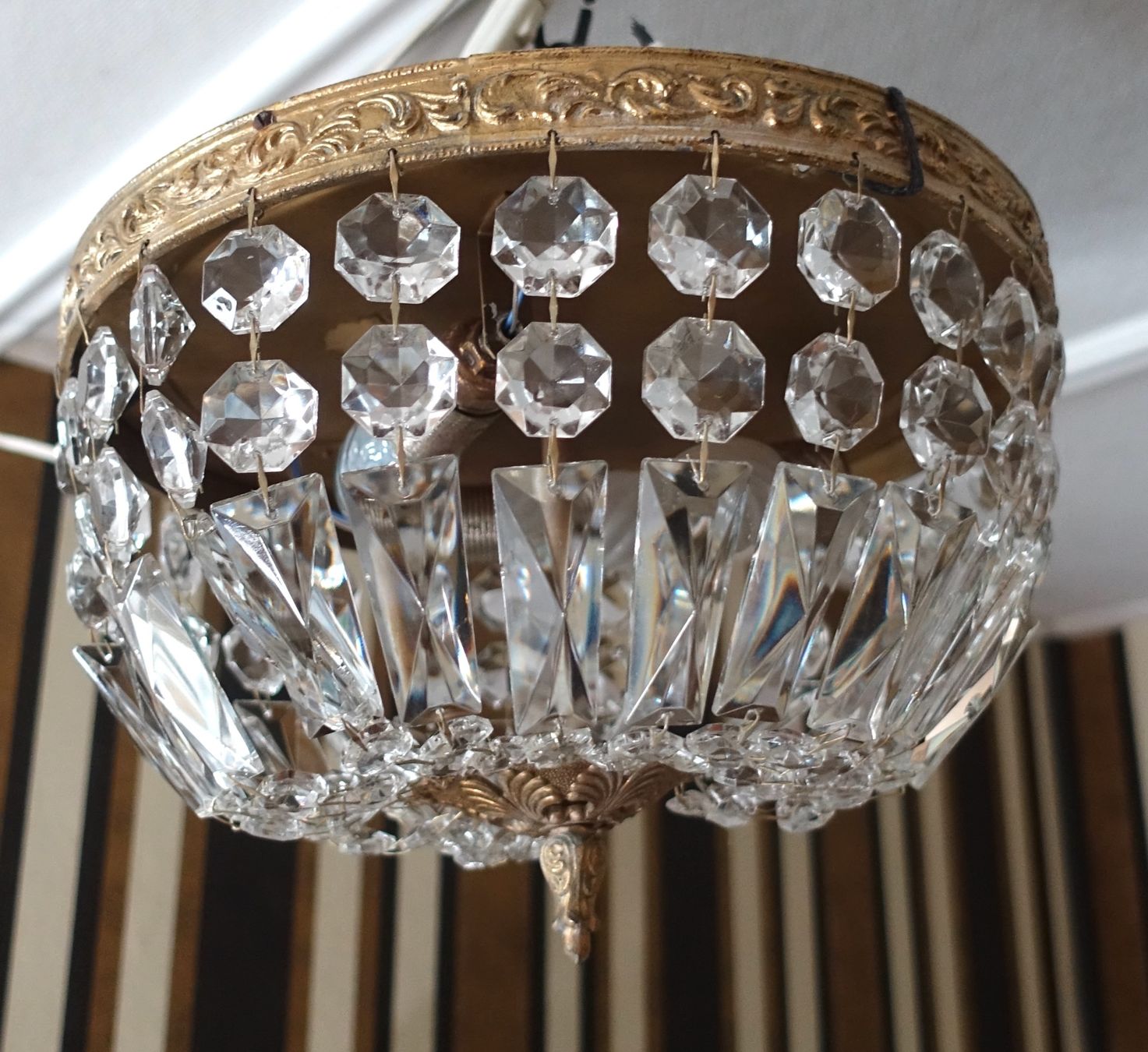 Lampadari & plafoniere: Antike Deckenleuchte Messing und Kristall – Usato da Rumlikon venduto da Ambiente_Brocante 3