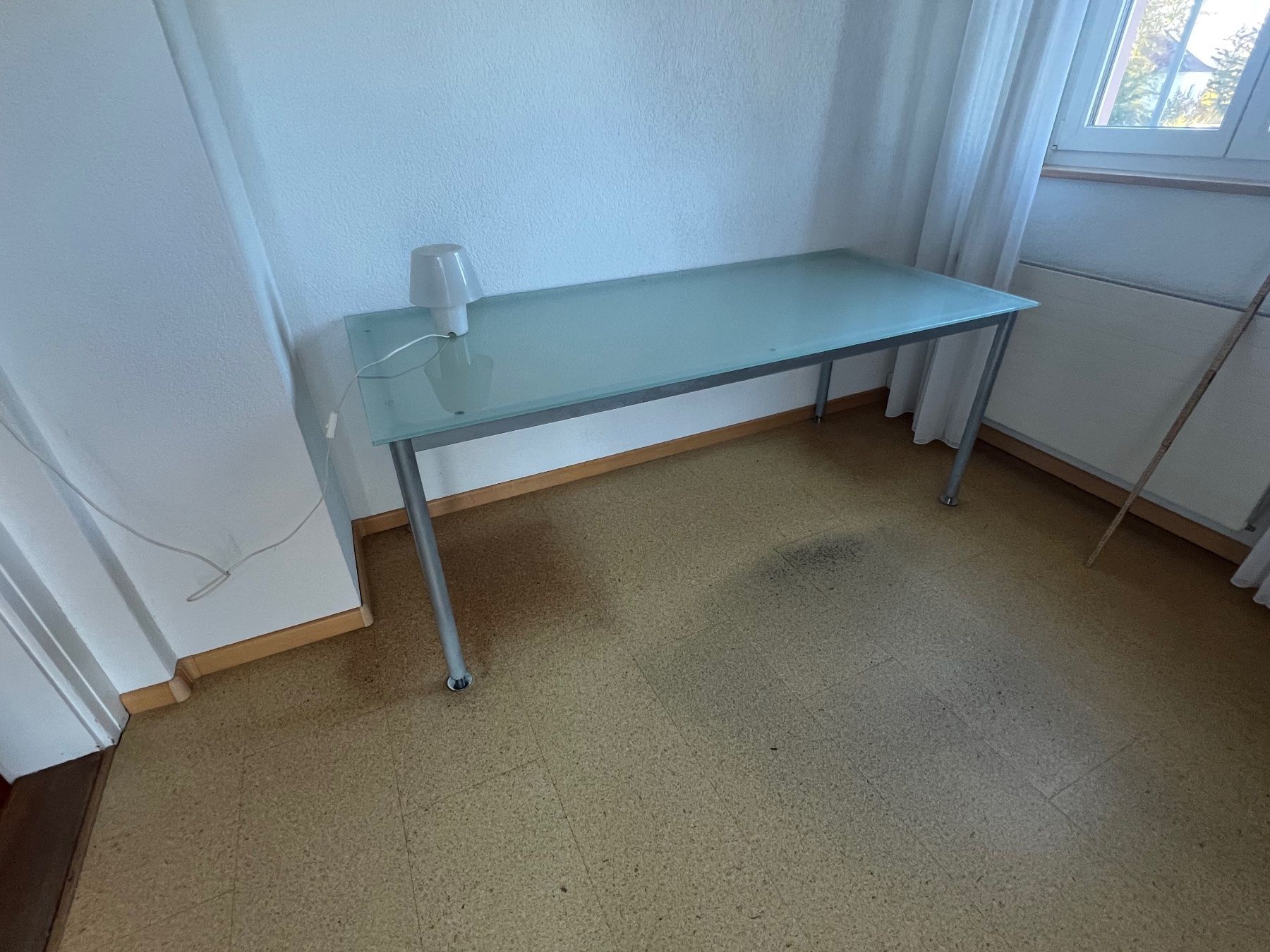 Schreibtische: Bürotisch Glas mit Metallbeinen – Gebraucht aus Arlesheim von groethli47