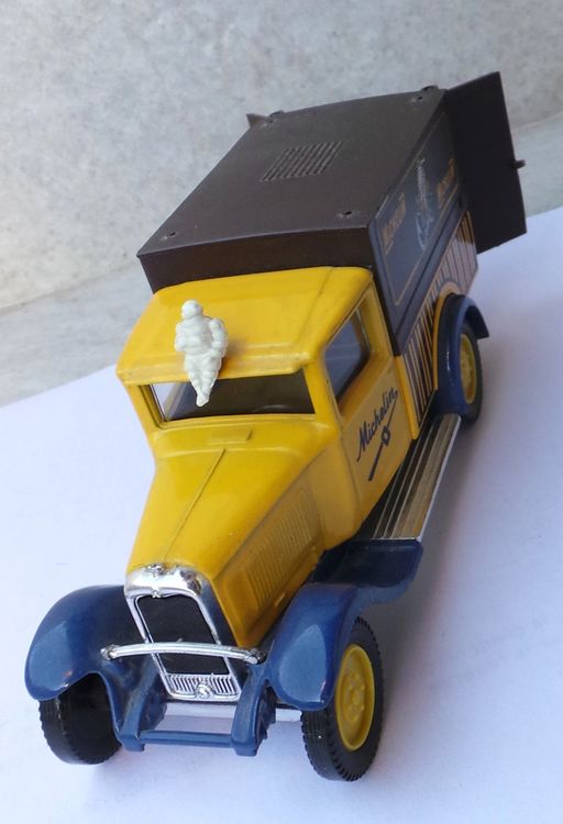 Miniature Solido/Verem - Citroën C4 Cirque Knie/Pinder - 1/43ème - Occasion
