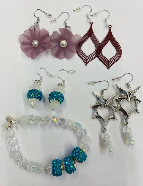 Orecchini pendenti & Orecchini a lobo: Schmuck Set Ohrringe und Armkette Neu – Nuovo e nell'imballaggio originale da Au ZH venduto da Jaggy4 1