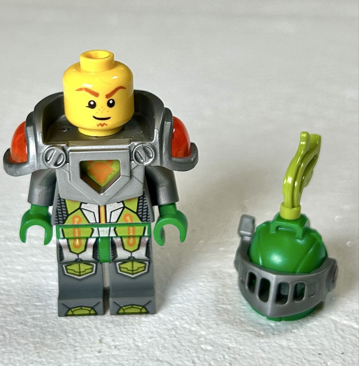 Lego Statuette: LEGO Nexo Knights Minifigur - Aaron Fox – Nuovo (secondo la descrizione) da Burgdorf venduto da Littlebricksplanet 2