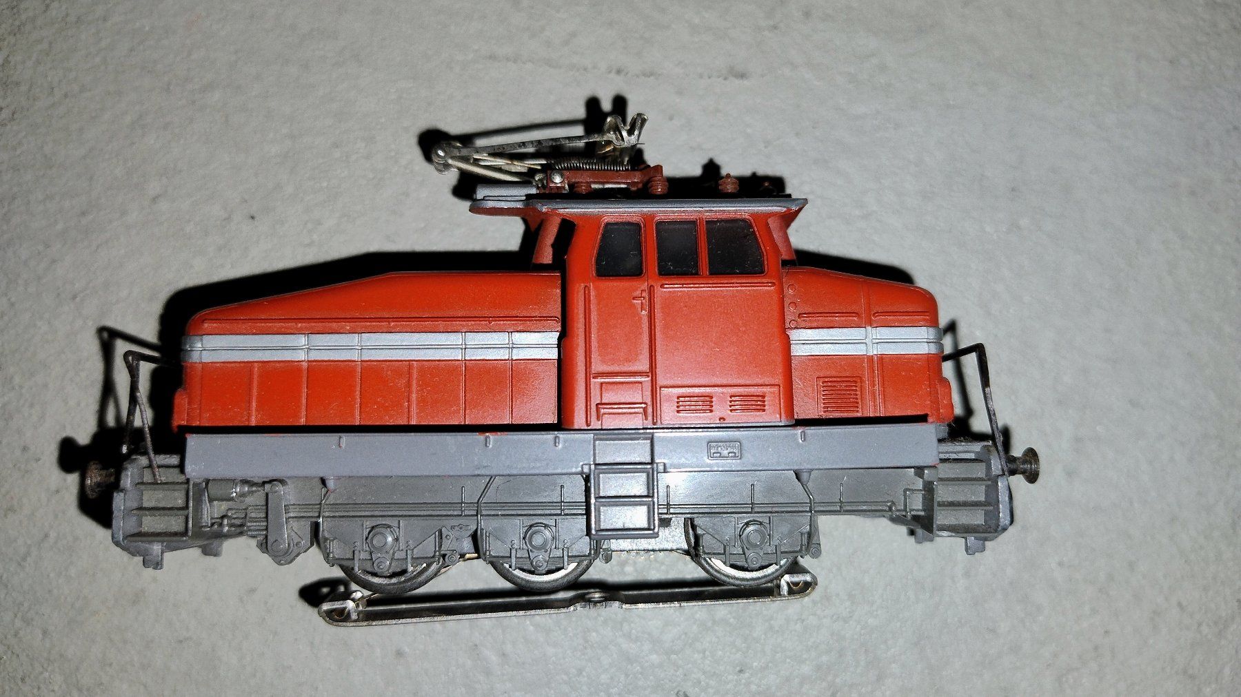 Märklin Modellini di ferrovie: Modellbahn E-Lok rot, gebraucht, Spurweite H0 – Usato da Oberwil BL venduto da Petermib