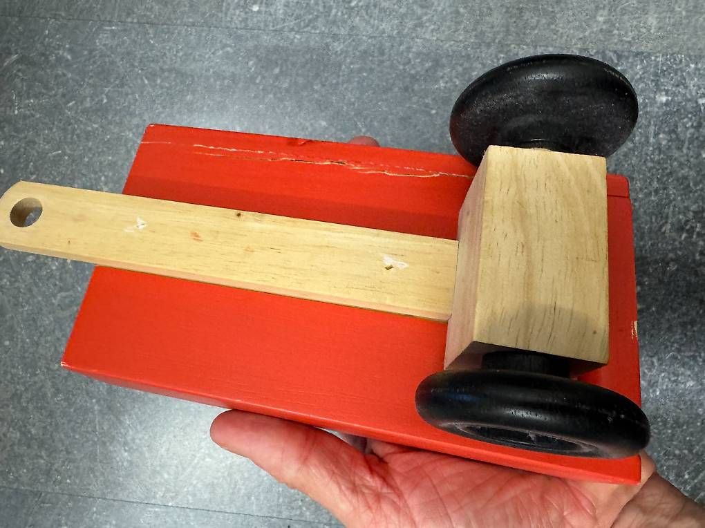 Spielzeuge: Holztraktor mit Anhänger – Gebraucht aus Bachenbülach von photomoments 4