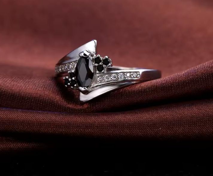 Anelli: Eleganter Ring mit schwarzem Stein, 925 versilbert, Gr. 8 – Nuovo (secondo la descrizione) da Grenchen venduto da lei_tjl5 1