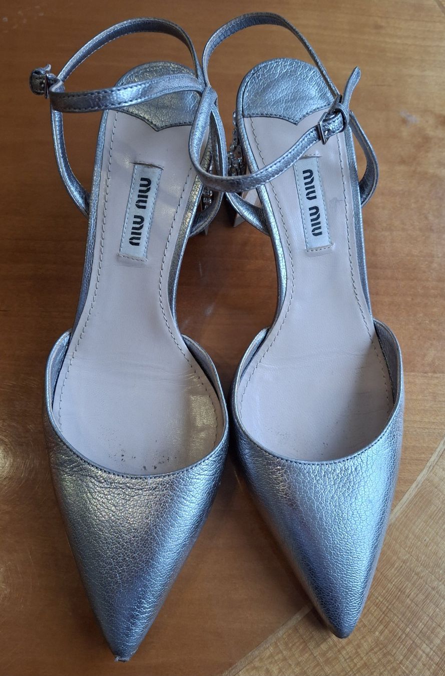 Miu Miu Scarpe da donna: MIU MIU silver leather slingback pumps embellished crystals – Usato da Gersau venduto da syl_5dsz 1