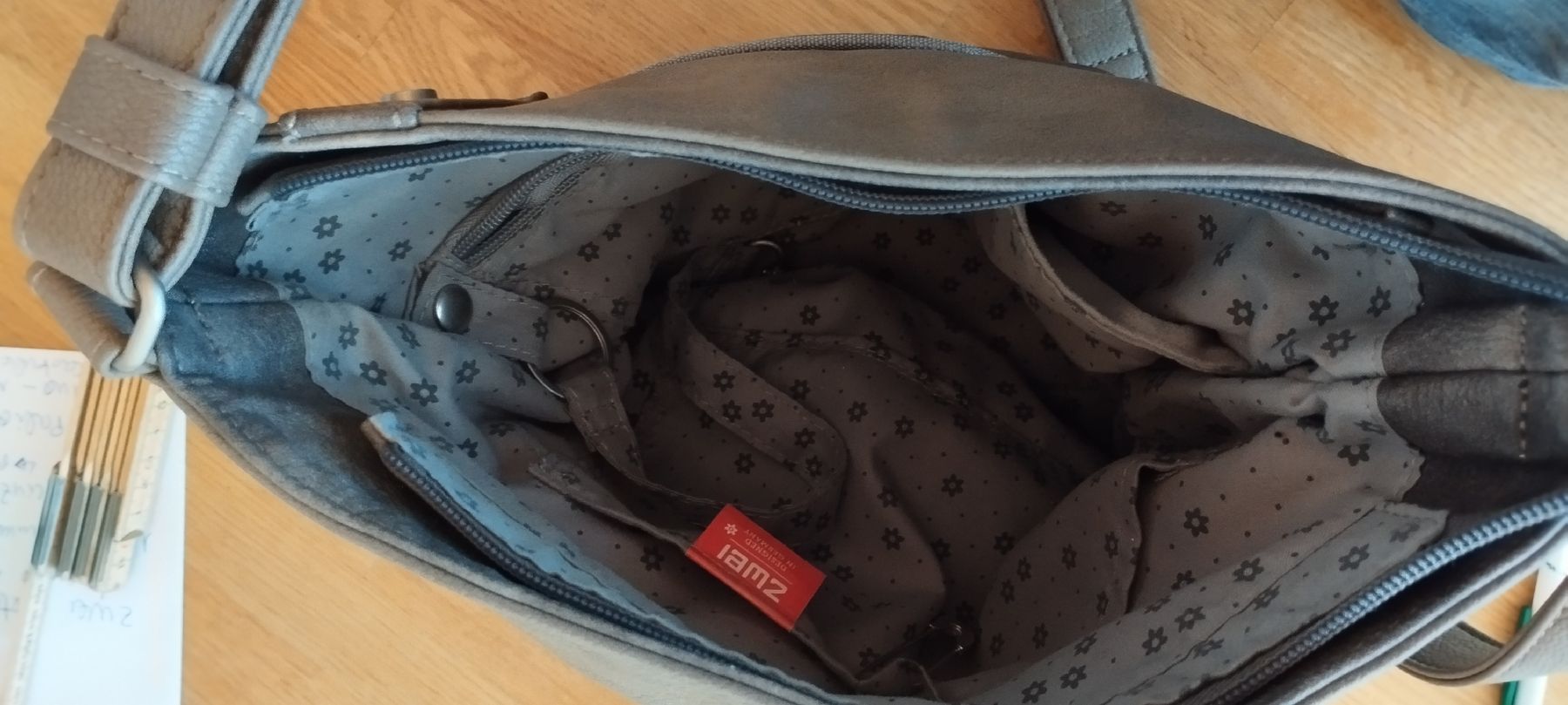Zwei Taschen für Damen: Damen Tasche von ZWEI – Gebraucht aus Mörel von MJoaoCosta 4