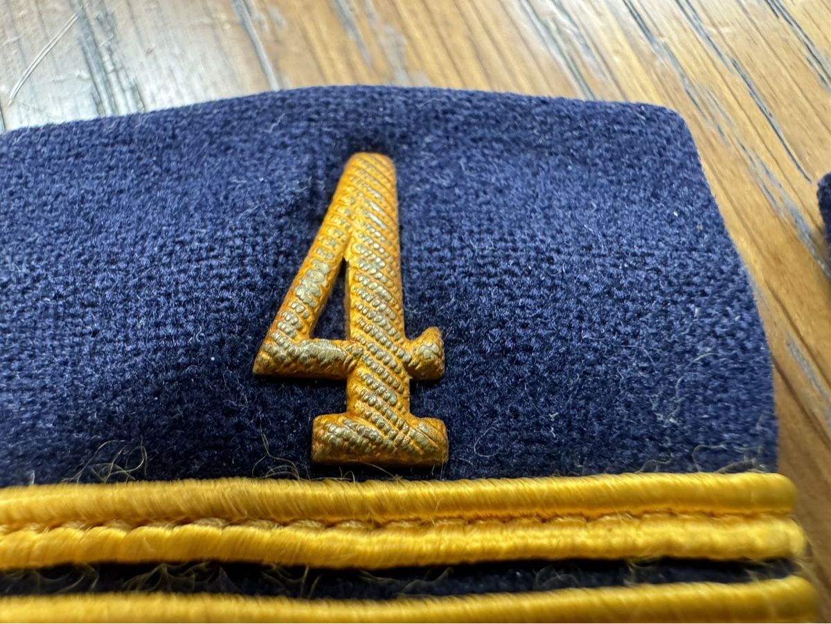 Schweizer Armee Uniformen: 2 Patten Schweizer Armee Hauptmann – Gebraucht aus wallisellen von Simbadog 2