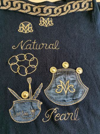 Edler Vintage Pullover, goldig Natural Pearl, Applikationen