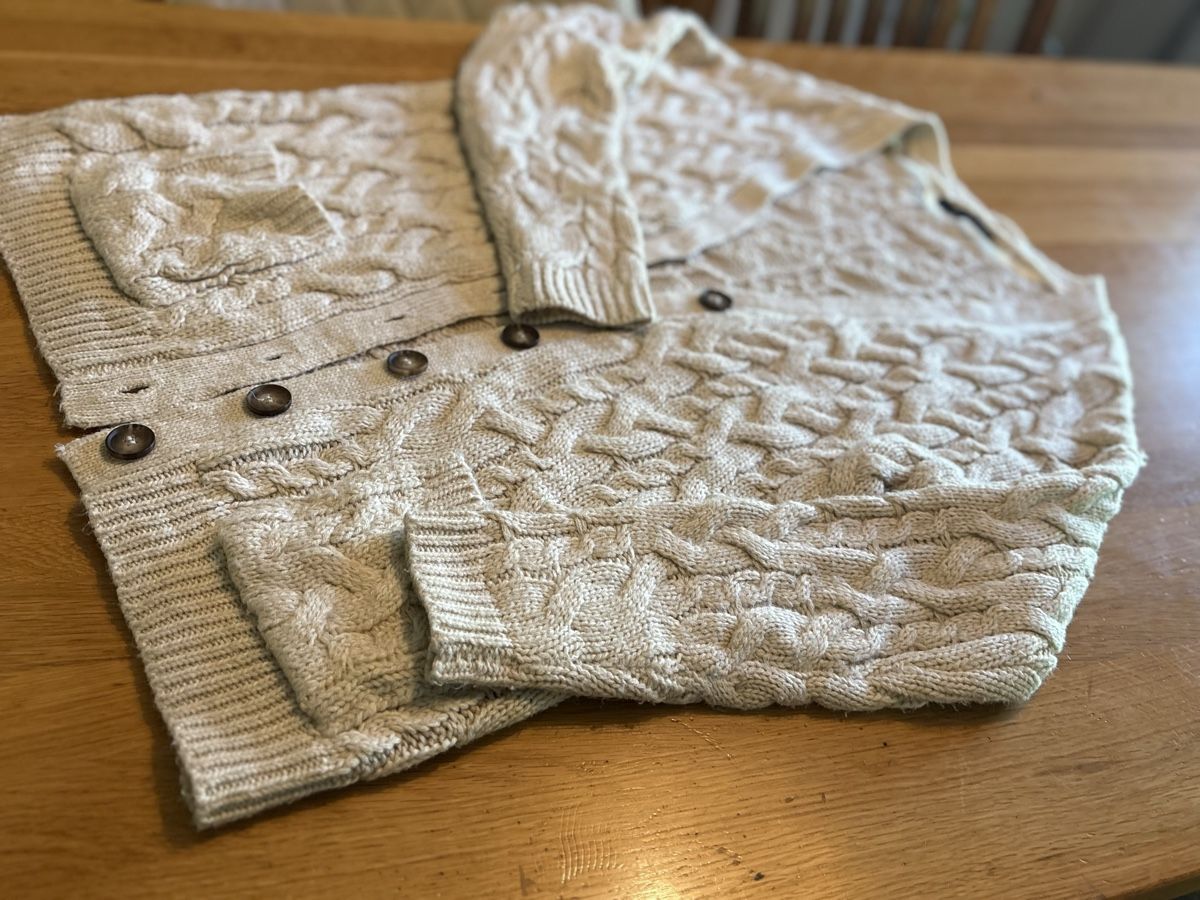 Pullover & Sweatshirts: Pulle Atmosphere taille S – Gebraucht aus Attalens von Skorpionica