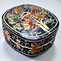 Boîte à bijoux indienne en papier mâché du Cachemire