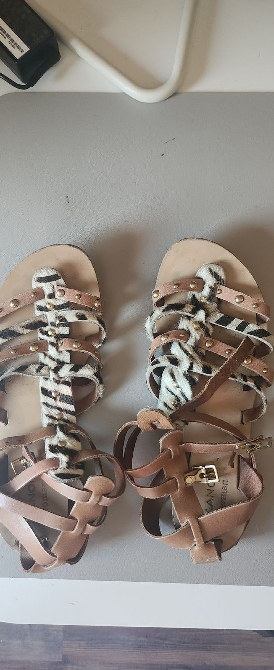 Scarpe da donna: Sandalen Sommer Style 40 Leder Leostyle – Usato da Basel venduto da lucyia