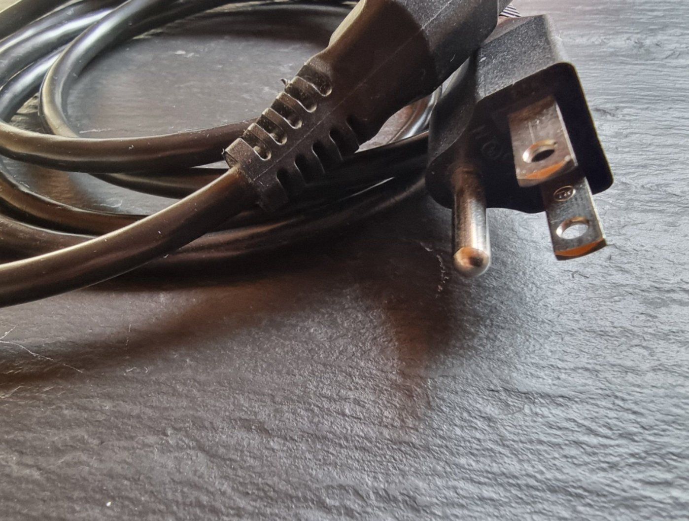 Alimentazione elettrica: 3 US Netzkabel & Stromverteiler 4-fach – Usato da Bottmingen venduto da Stritzi6 4