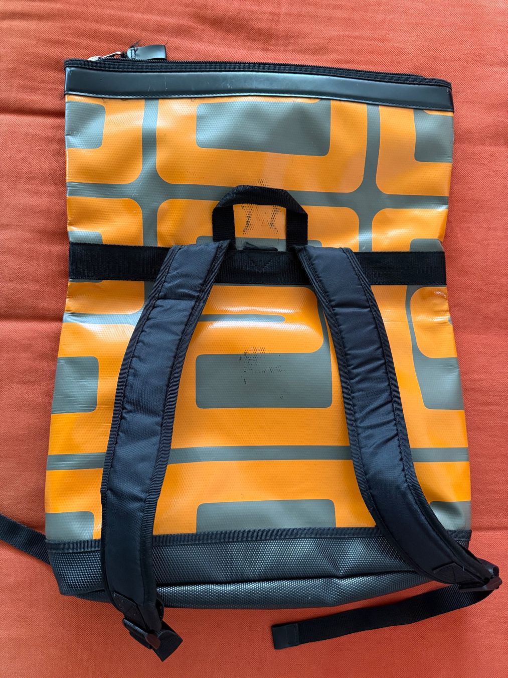 Bree Zaini: Bree Rucksack Tasche Orange-Grau Retro Design – Usato da Zuchwil venduto da Lsc63 1