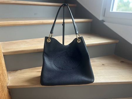 Prada Vitello Daino Phoenix Hobo Bag  Schwarz