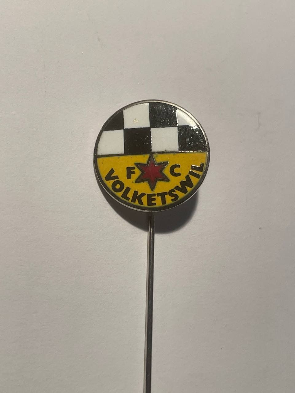Plaquettes & Badges: 87. Anstecknadel - FC Volketswil – D'occasion à Luzern par Irek 1