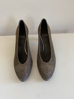 Stuart Weitzman: Chicer Pumps, Lurex, Glitzer, silbergrau 37