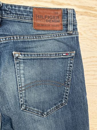 Jeans Hilfiger Denim blau Grösse 30/32 guter Zustand