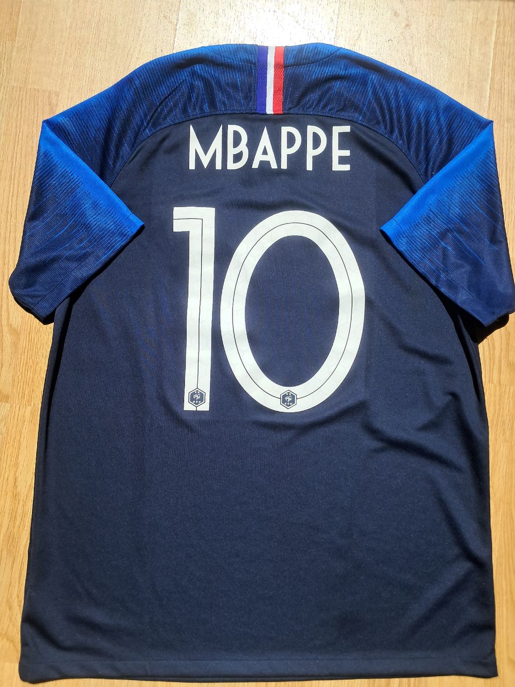 Nike Leibchen & Hosen: Fussballtrikot Frankreich Mbappe 10 – Gebraucht aus Biel/Bienne von sof_yx5y 1