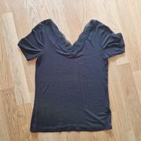 Schickes Camaieu Shirt, Gr. S, schwarz mit Spitze