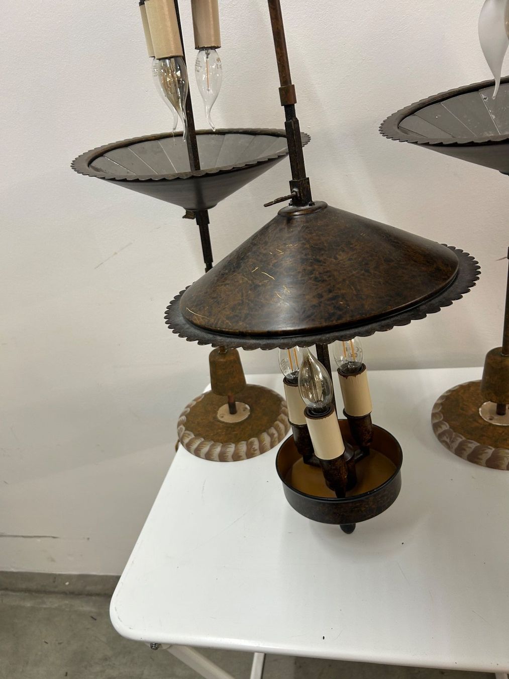 Lampade: 3 Colefax oder Vaughan Toleware Pendelleuchte 3-Flammig – Usato da Zürich venduto da Levelart 5